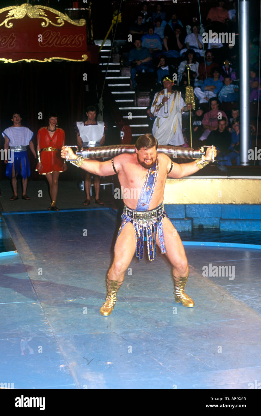 Zirkus starker Mann Blackpool Tower Zirkus Stockfotografie Alamy