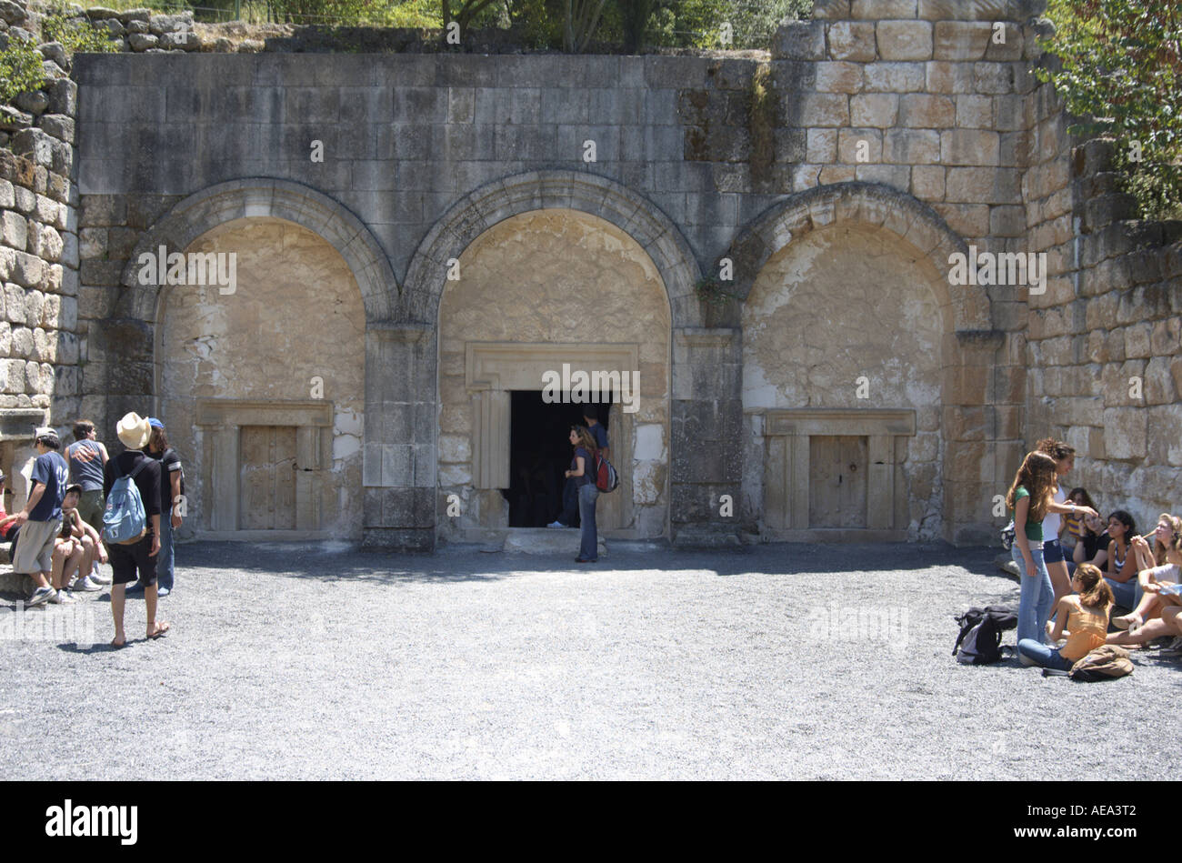 Studenten am Eingang zum Rabbi Yehuda Hanasi s Katakombe in Beit Shearim Israel Stockfoto