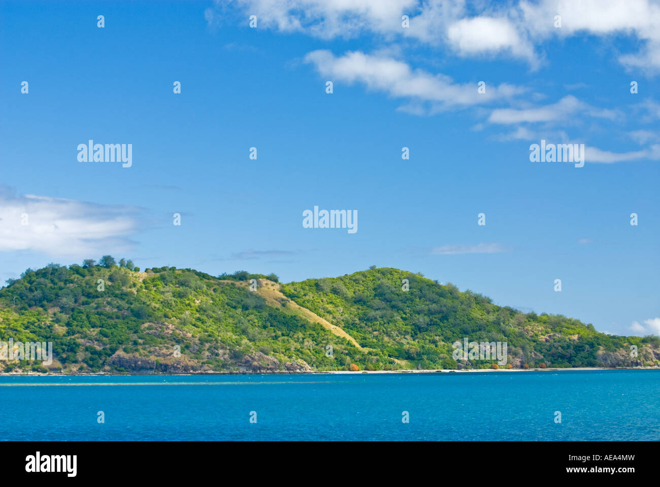 Fidschi-Inseln im Süden um Viti Levu Southsea auf See Pazifik Cruisen Gewässer blauer Himmel Sonne sonnigen Meer tief blau Stockfoto