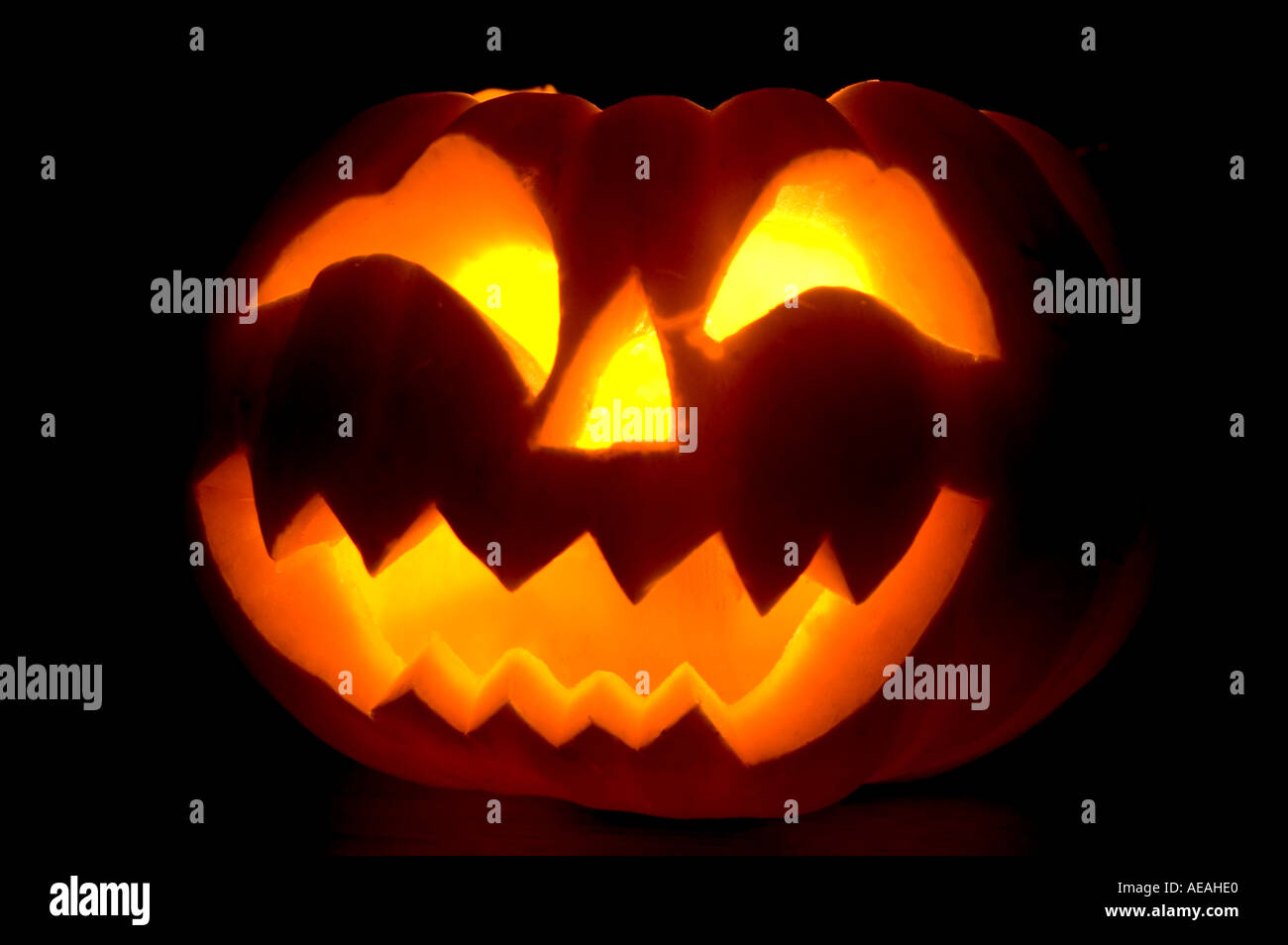Kurbis Blaue Augen Halloween Launisch Unheimlich Dunklen Dramatischen Orange Kurbis Halloween Jack O Laterne Launisch Dunkel Unheimlich Bose Halloween Oc Stockfotografie Alamy