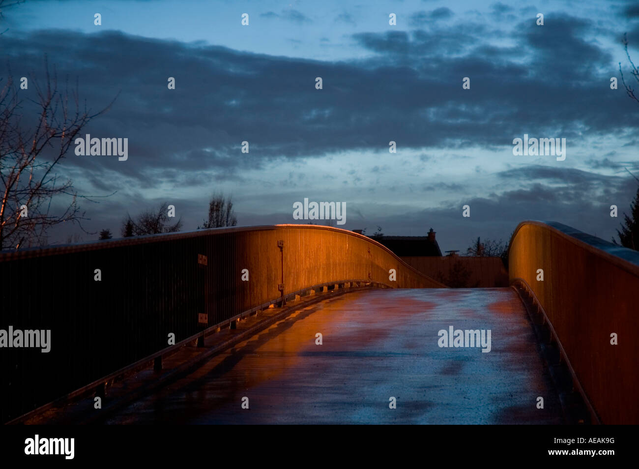 Brücke bei stürmischem Wetter Stockfoto