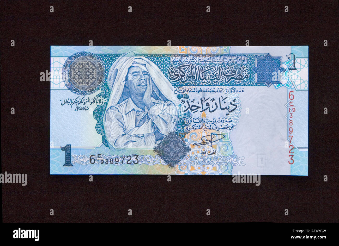1-Dinar-Banknote zeigt Muammar Gaddafi Libyen Stockfoto