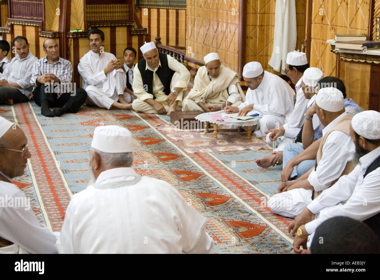 Tripoli, Libyen. Muslimische Hochzeitsfeiern. Ehevertrag vorbereitet für Unterzeichnung. Stockfoto