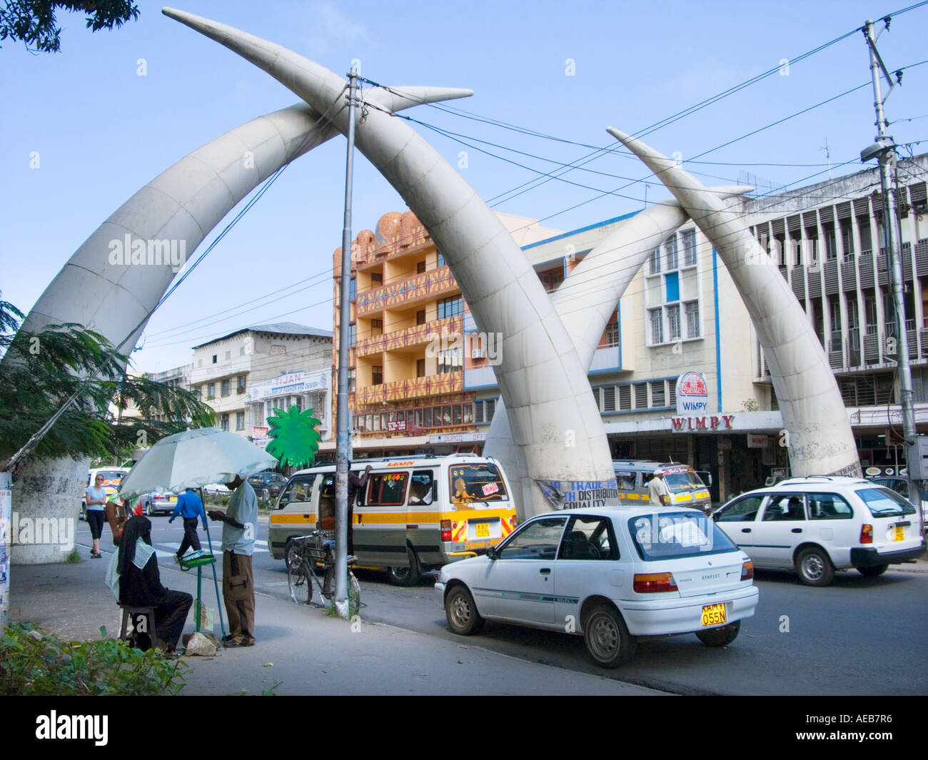 Mombasa Stadt Stosszahne An Moi Avenue Hauptstrasse Hauptstrasse Kenia In Ostafrika Afrika Wahrzeichen Wahrzeichen Emblem Stadt Uberragen Zentrum Stockfotografie Alamy