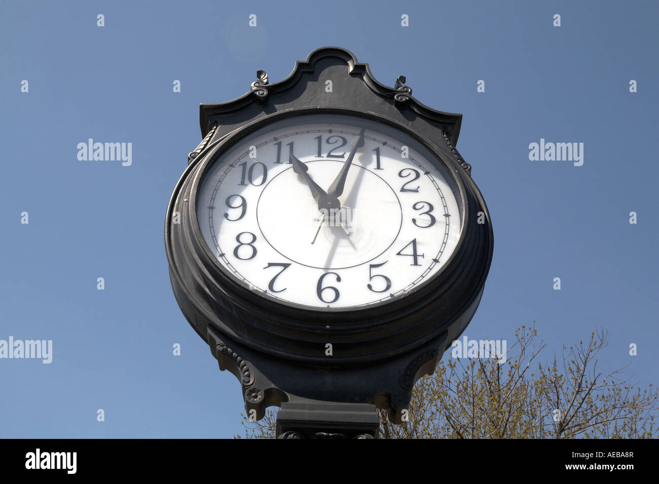 Outdoor Schwarz s Uhr und Himmel Stockfoto