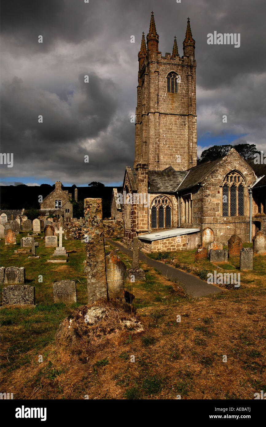 Schöne stimmungsvolle Bild der Kirche von St Pancras in Widecombe in the Moor Dartmoor South Devon England Stockfoto