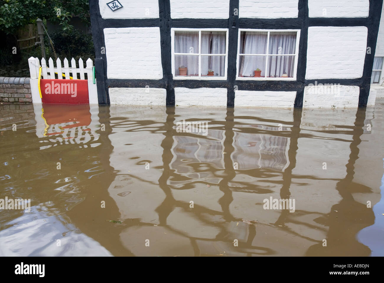 Ein überfluteten Haus in Kempsey in der Nähe von worcester Stockfoto