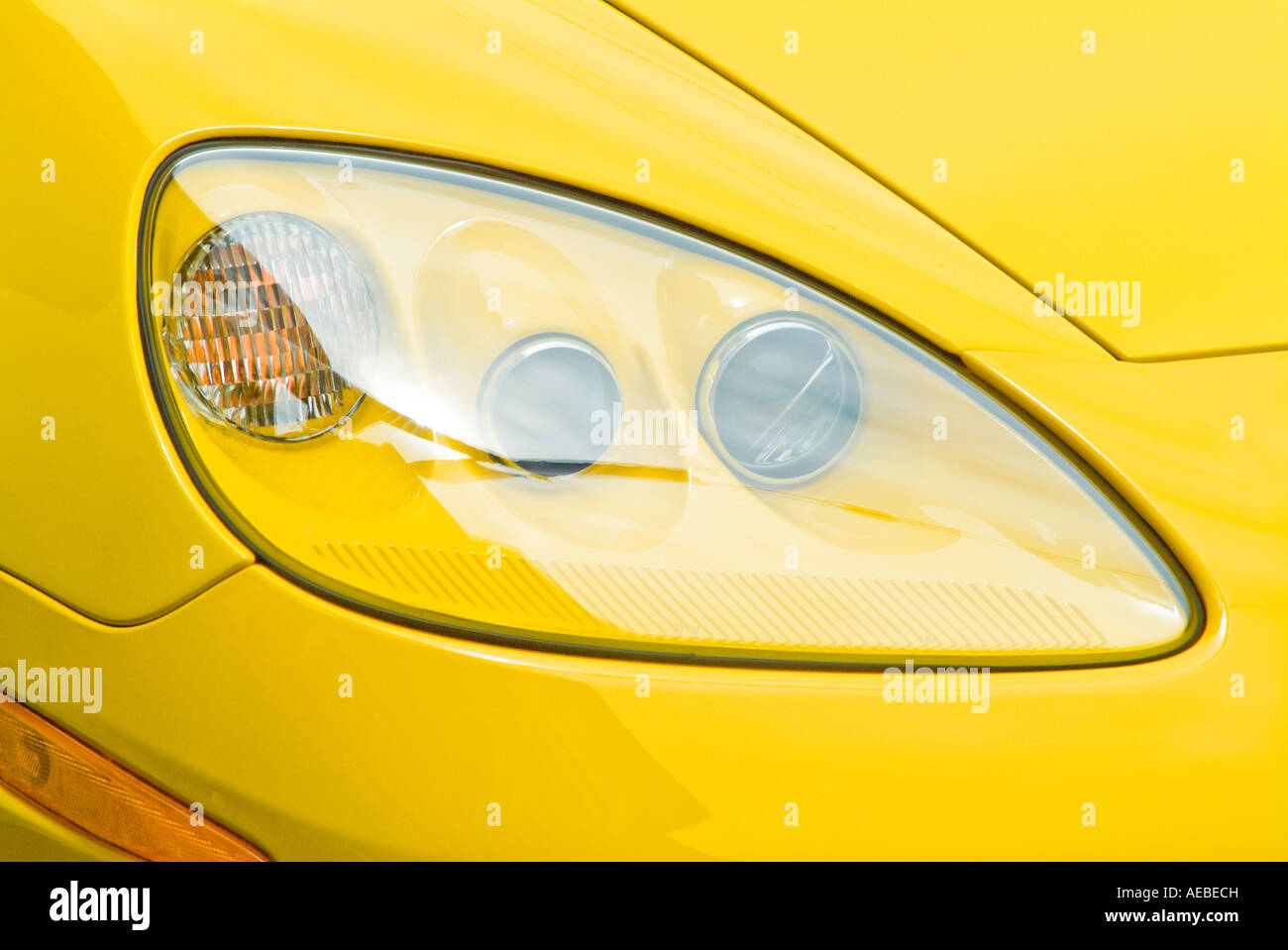 Nahaufnahme des Scheinwerfers auf ausgefallene Sportwagen Stockfoto