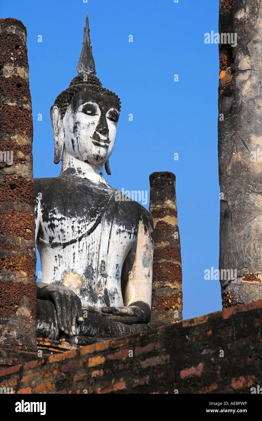 Weiße Buddha im Geschichtspark Sukhothai, Thailand Stockfoto