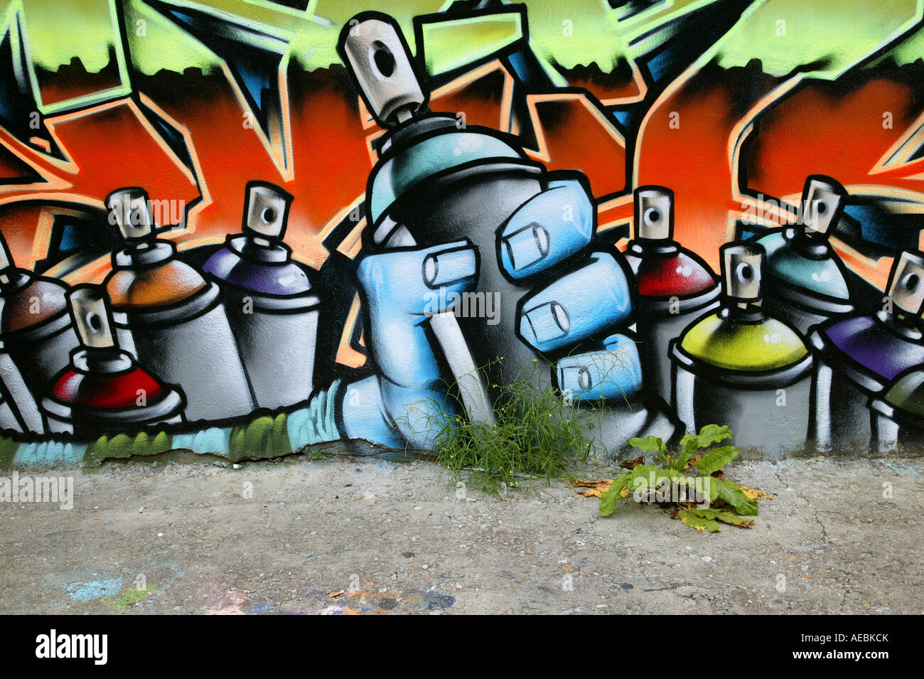 Graffiti-Spray kann auf eine öffentliche Wand Bild Stockfoto