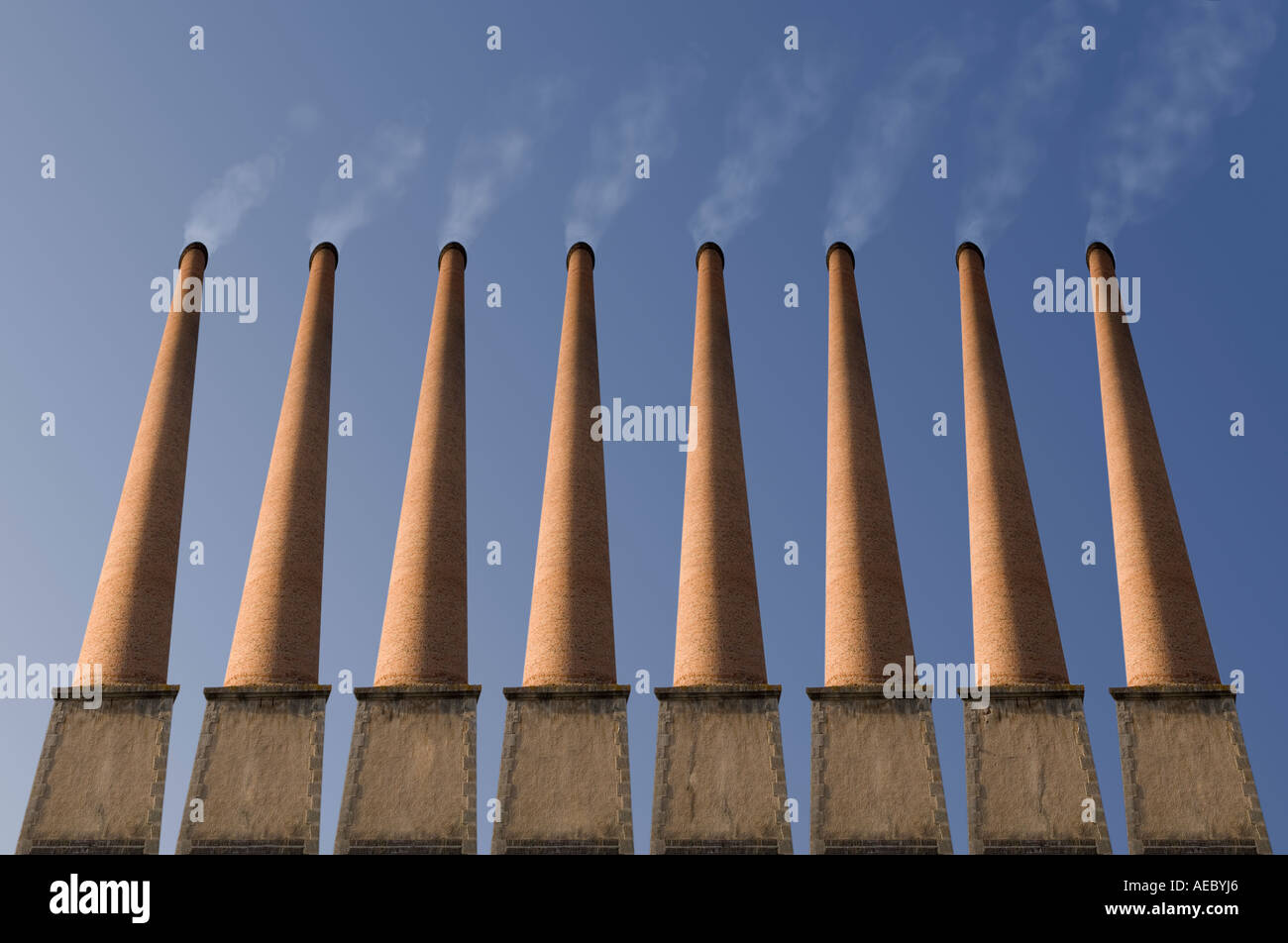 Fabrikschlote entladen ihre Dämpfe (Frankreich).  Cheminées d' Usine Rejetant Leurs Fumées (Frankreich). Stockfoto