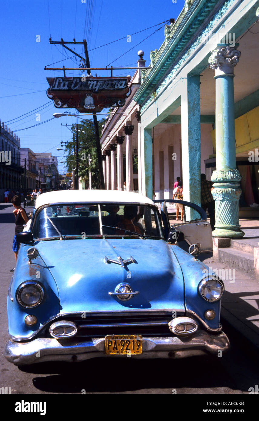 Oldtimer Autos Verkehr Havanna Taxi Stadt Classic American Cars Taxi Dienstleistungen öffentlicher Transport Oldtimer Stockfoto