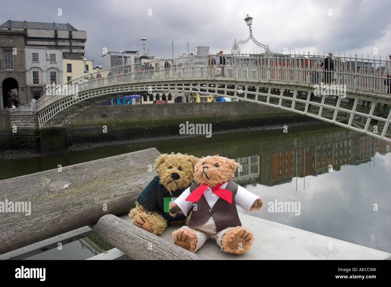 Beni und Blarni an der Ha'penny Brücke. Dublin, County Dublin, Irland. Stockfoto