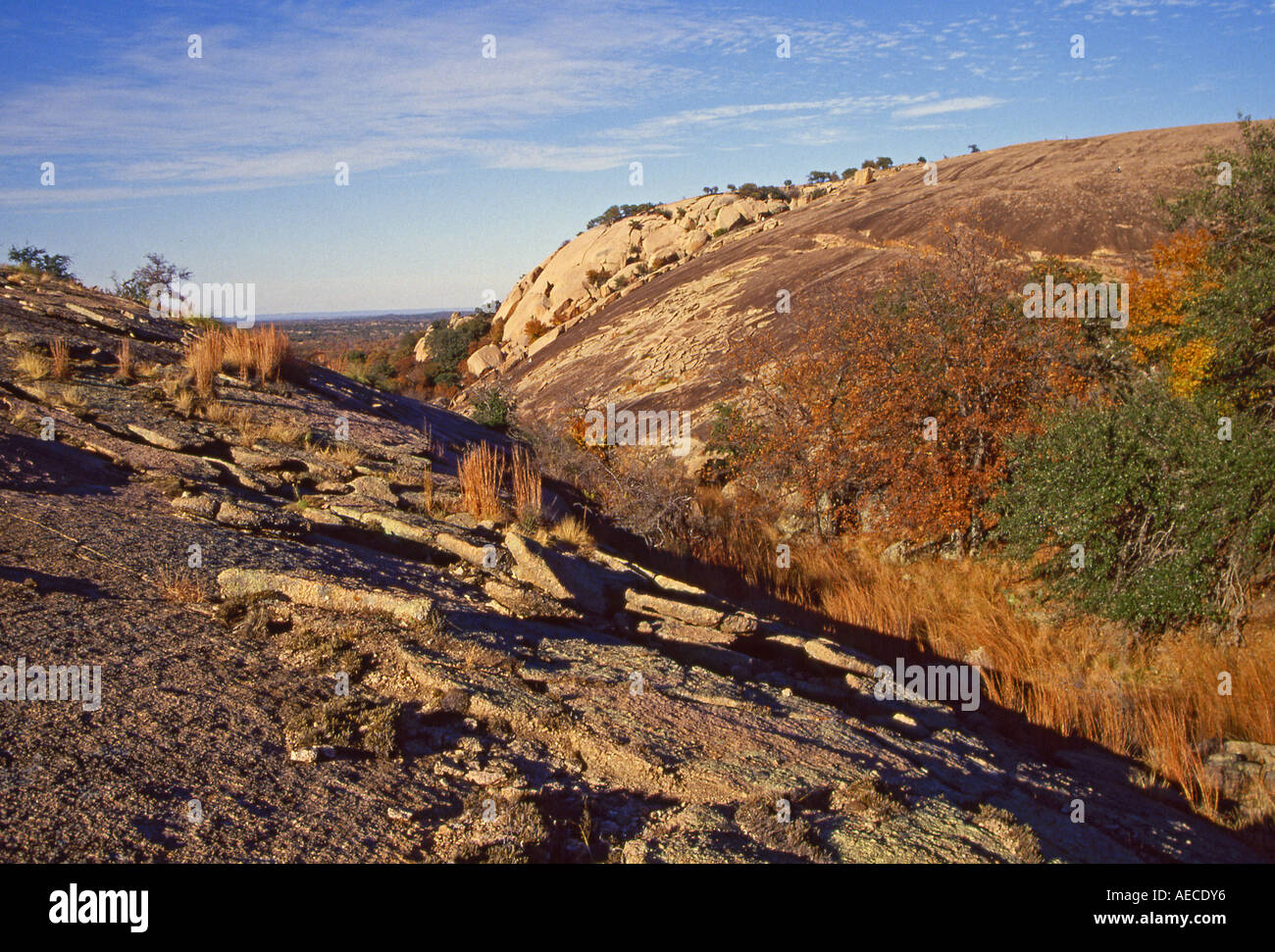 Anzeigen von Little Rock an Enchanted Rock State Natural Area im Hügelland in der Nähe von Fredericksburg, Texas, USA Stockfoto