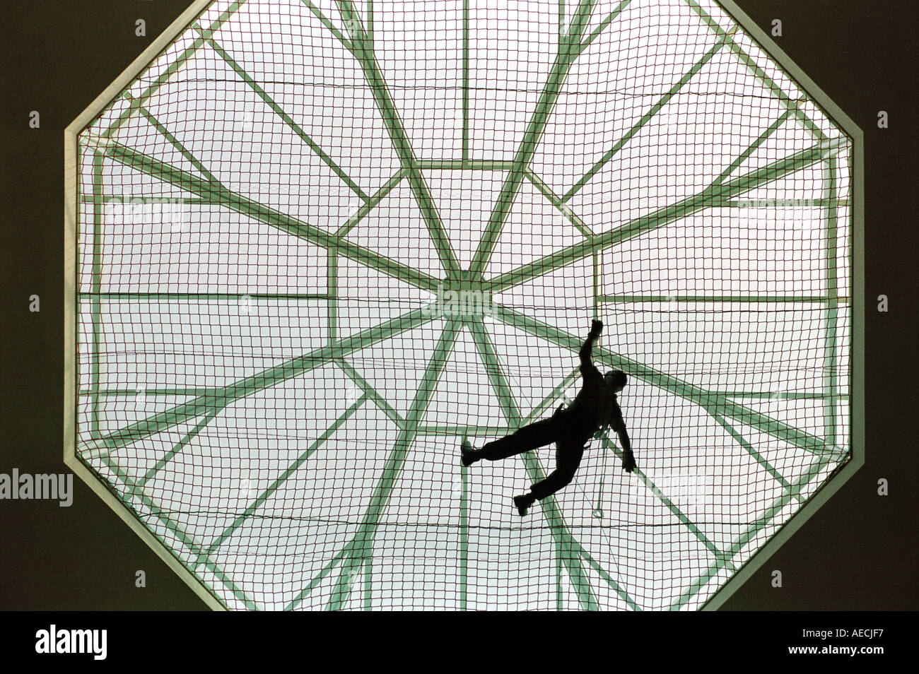 BAU VON CELTIC MANOR HOTEL IN DER NÄHE VON NEWPORT WALES UK JUNI 1999 GERÜSTBAUER GILT LETZTEN SCHLIFF FÜR DIE GLAS-CUPOL Stockfoto