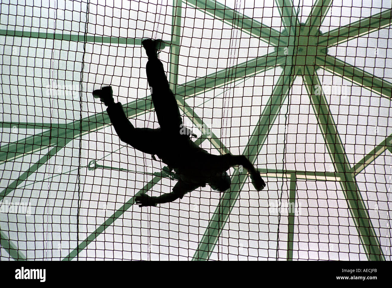 BAU VON CELTIC MANOR HOTEL IN DER NÄHE VON NEWPORT WALES UK JUNI 1999 GERÜSTBAUER GILT LETZTEN SCHLIFF FÜR DIE GLAS-CUPOL Stockfoto