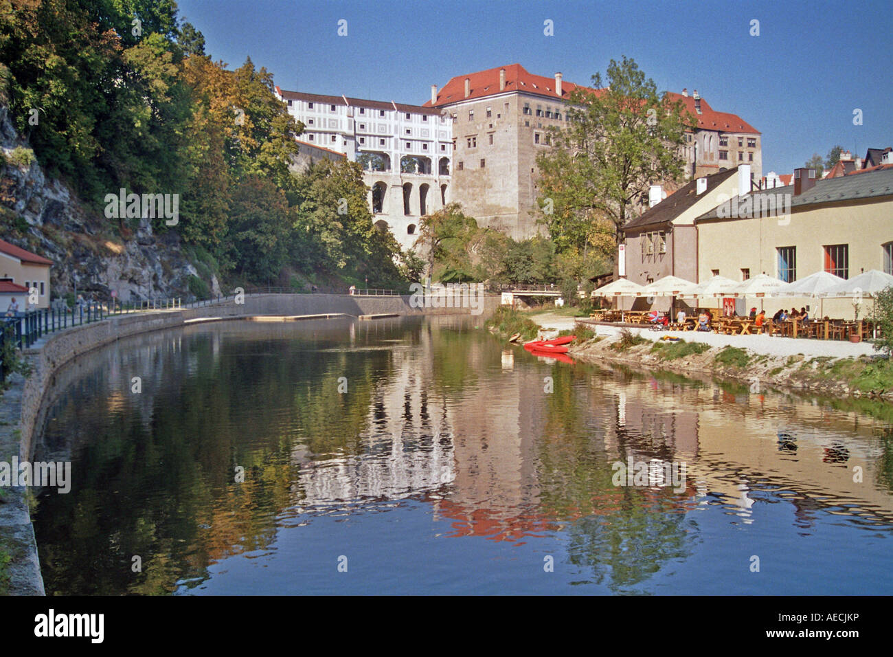 Moldau und Schloss in Boehmian Krumlov, Tschechische Republik, Böhmen, Cesky Krumlov Stockfoto