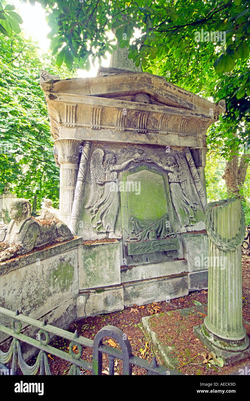 Das Graeco-ägyptischen Grab des Zirkus Inhaber und Darsteller Andrew Ducrow (1793-1842) in Kensal Green Cemetery in London. Stockfoto
