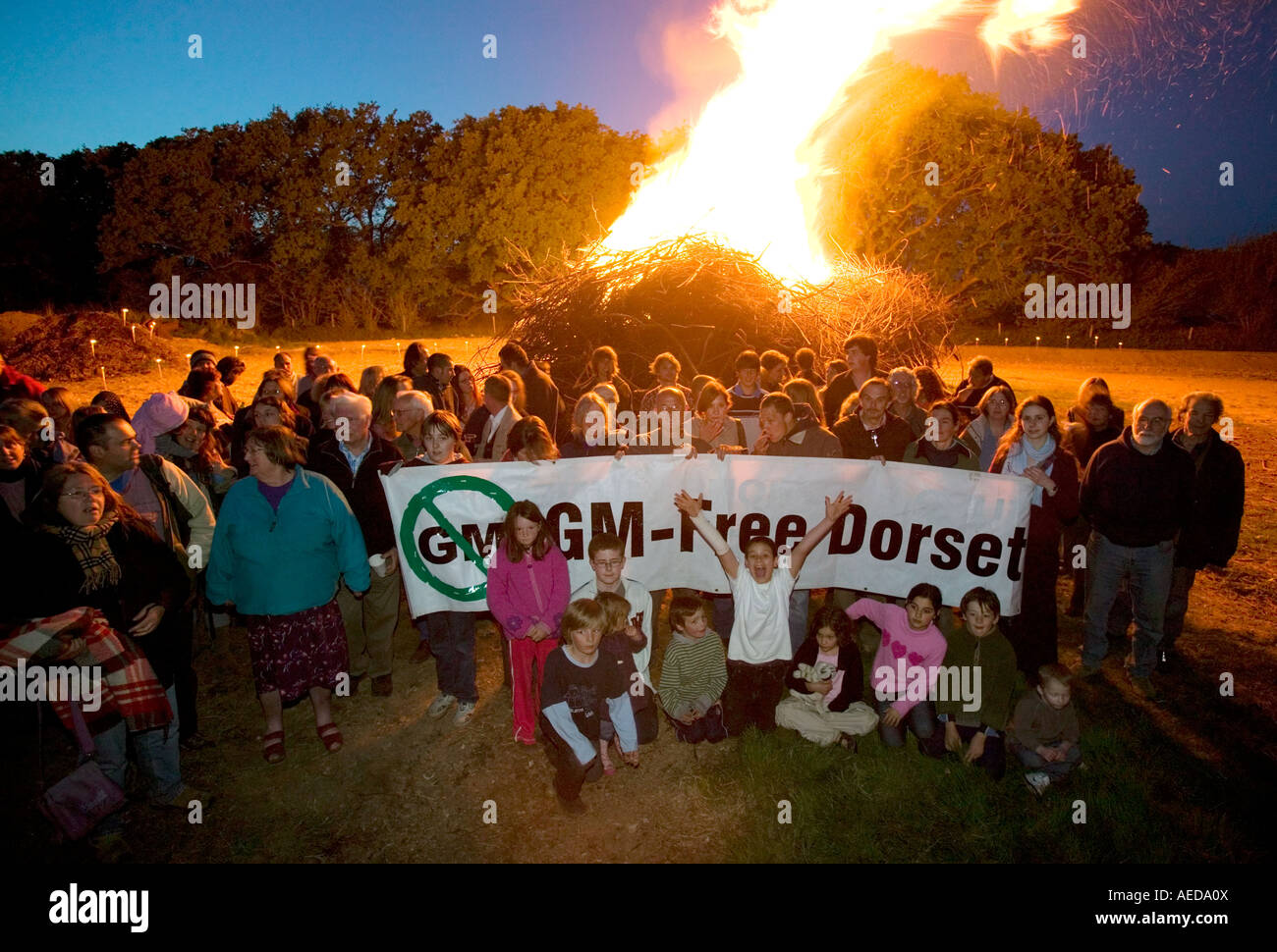 Menschen sammeln im Beacon in Dorset-Kampagne gegen den Anbau von gentechnisch veränderter Pflanzen in Dorset Stockfoto