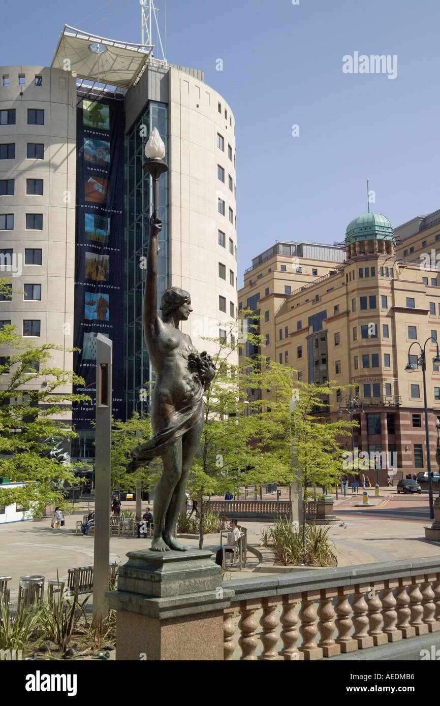 [Marktplatz] Leeds [moderne Büros] Yorkshire Stockfoto