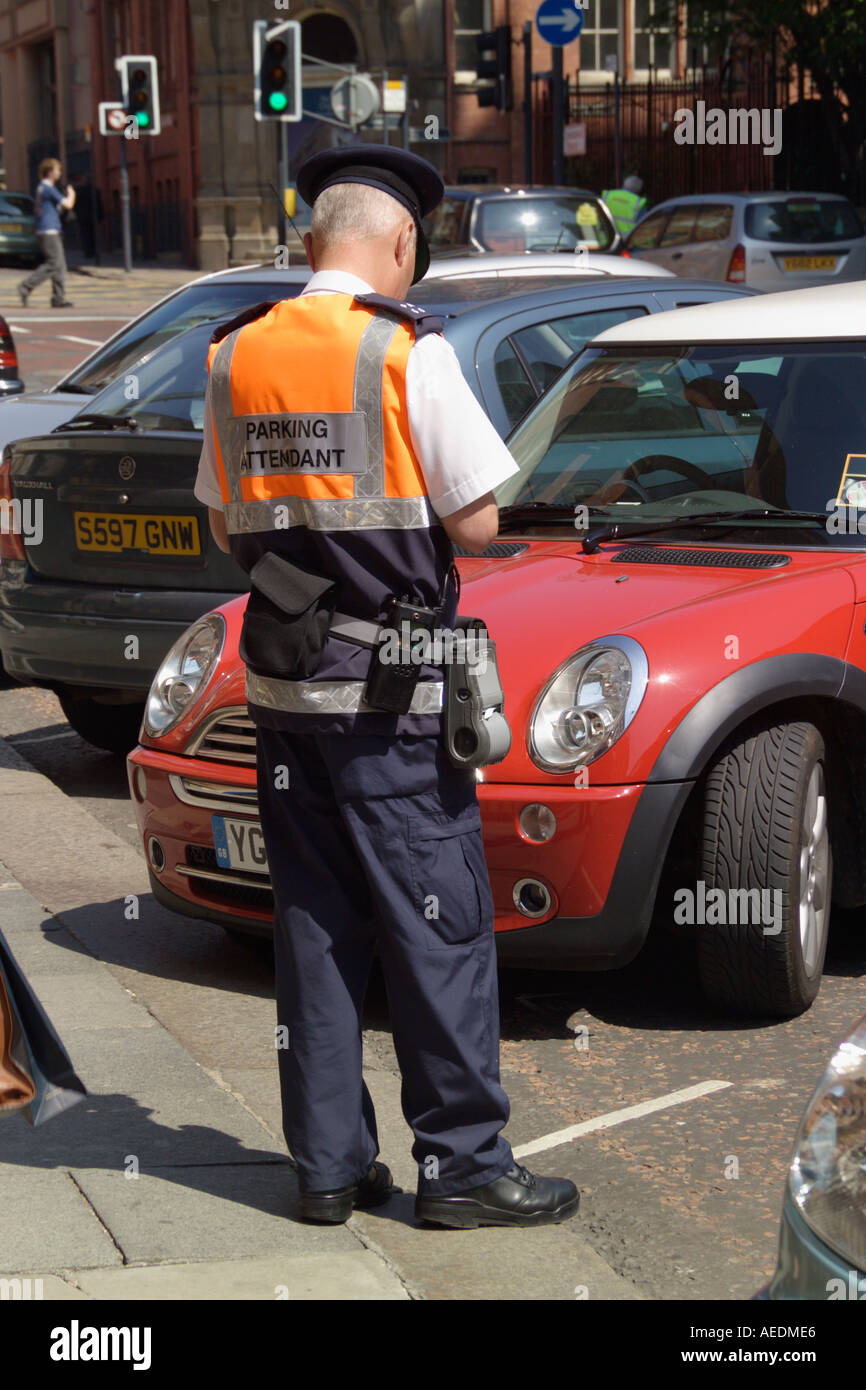[Traffic Warden] Parkplatz Ticket Straftat Leeds Stockfoto