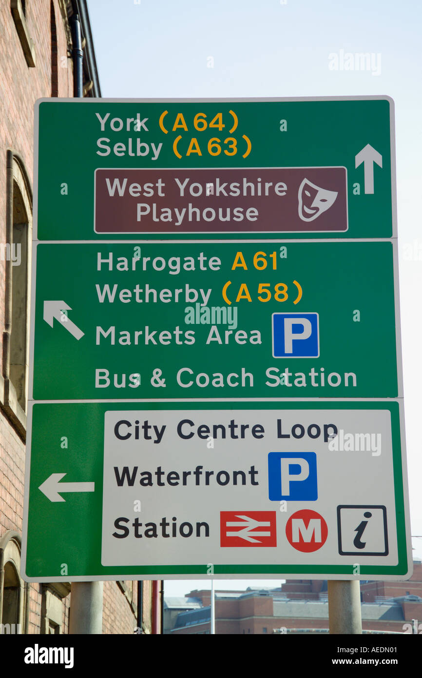 Straße Verkehr Schild Richtung Leeds City Centre Stockfoto