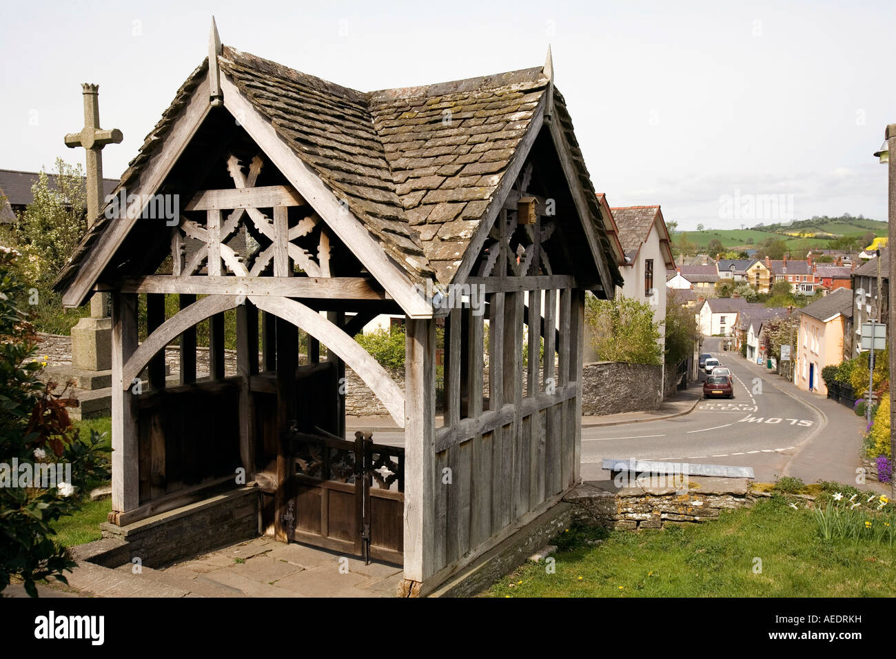 UK Shropshire Clun St Georges Kirche Lychgate und Church Street Stockfoto