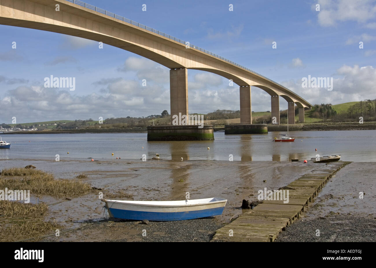 Straßenbrücke, die Durchführung der A39 über den Fluß Torridge in der Nähe von Bideford, North Devon Stockfoto