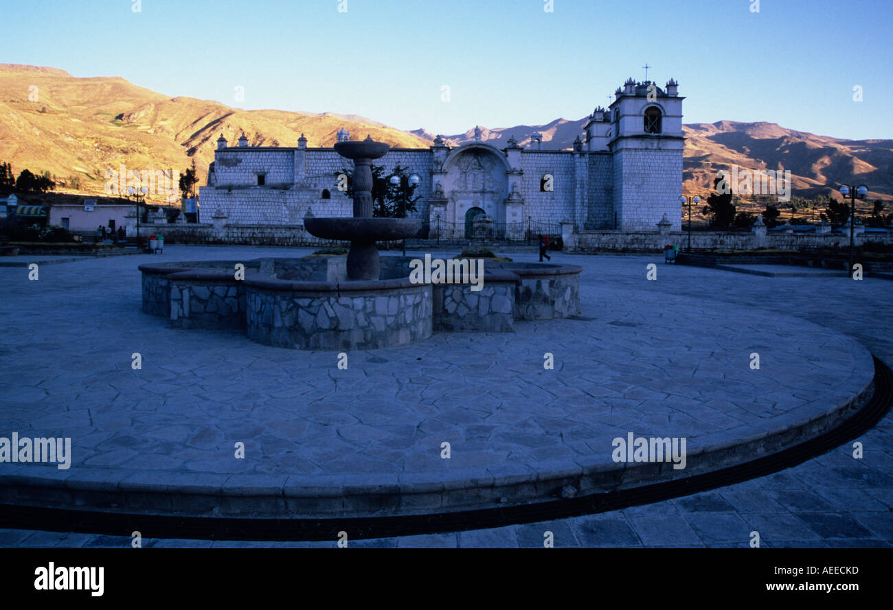 Kirche und Plaza de Armas in Yanque in den Colca Canyon, Arequipa, Peru Stockfoto
