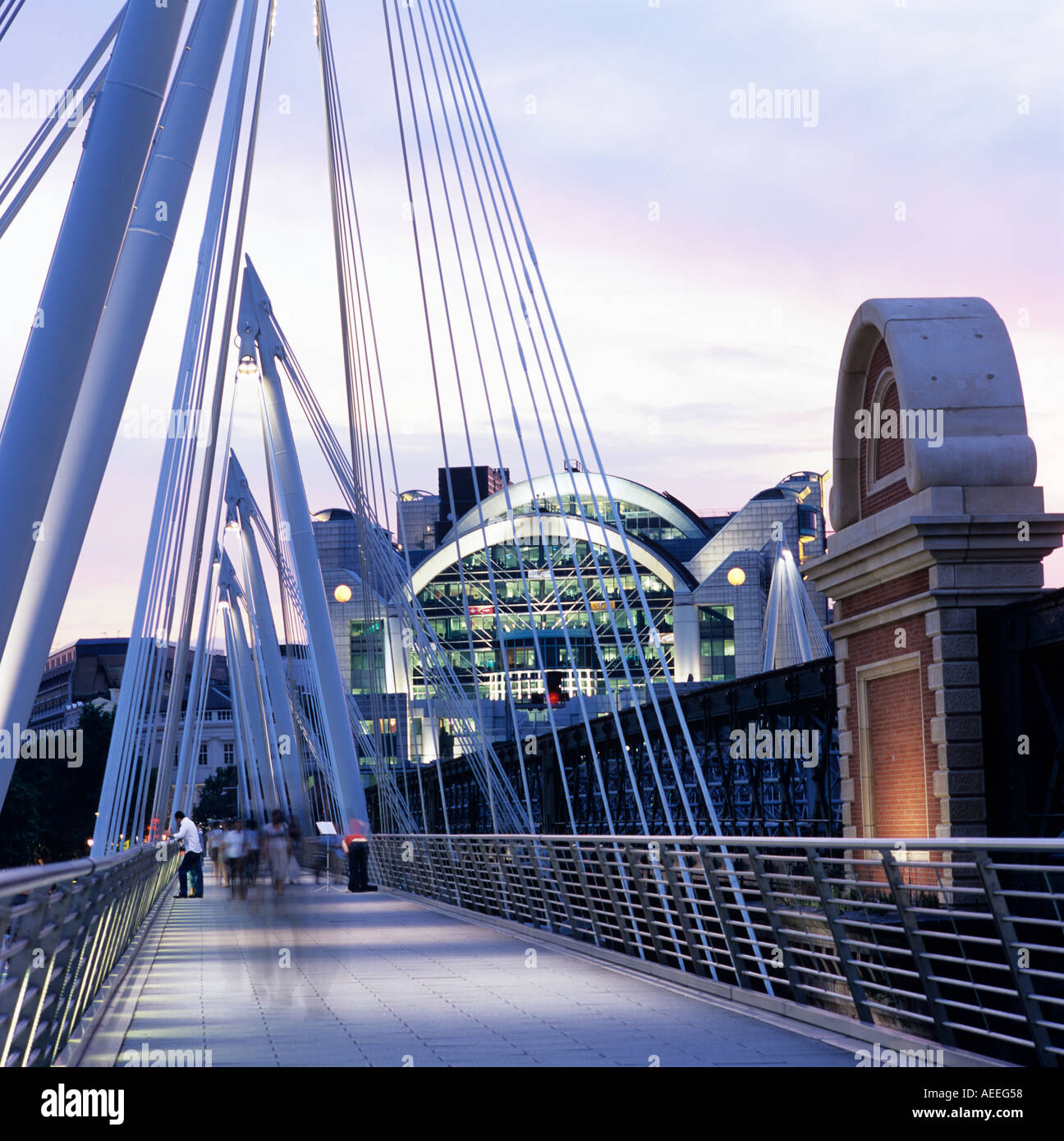 Hungerford Bridge London Abend U K Großbritannien England Europa Stockfoto