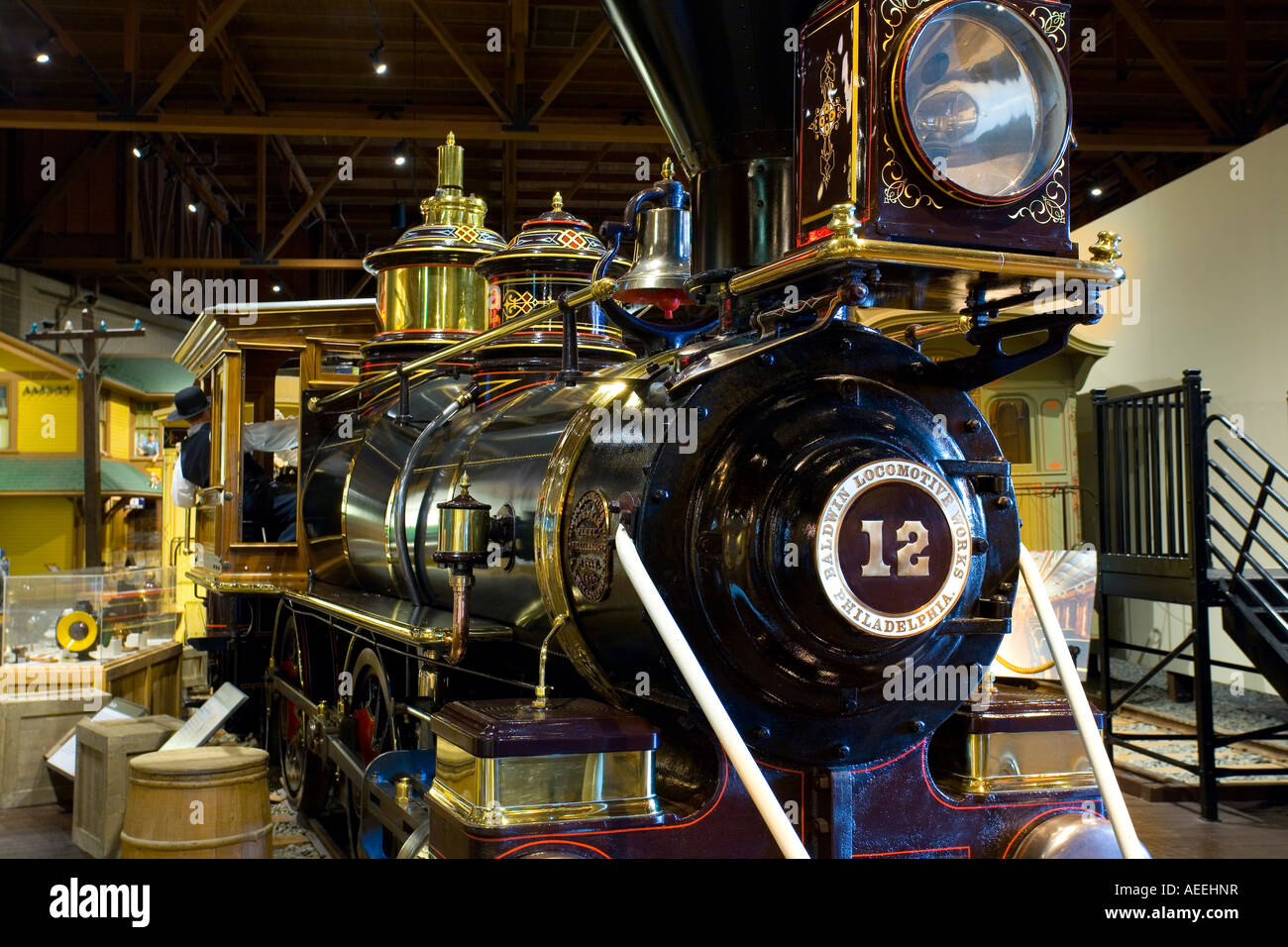 North Pacific Coast Railroad Nr. 12 Motor mit dem California Railroad Museum, Sacramento, Kalifornien Stockfoto