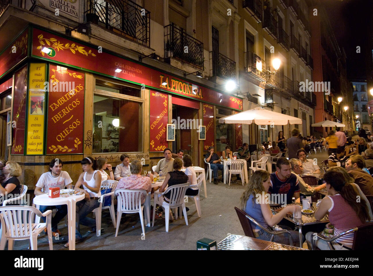 Bars in der Nacht, Madrid Spanien Stockfoto