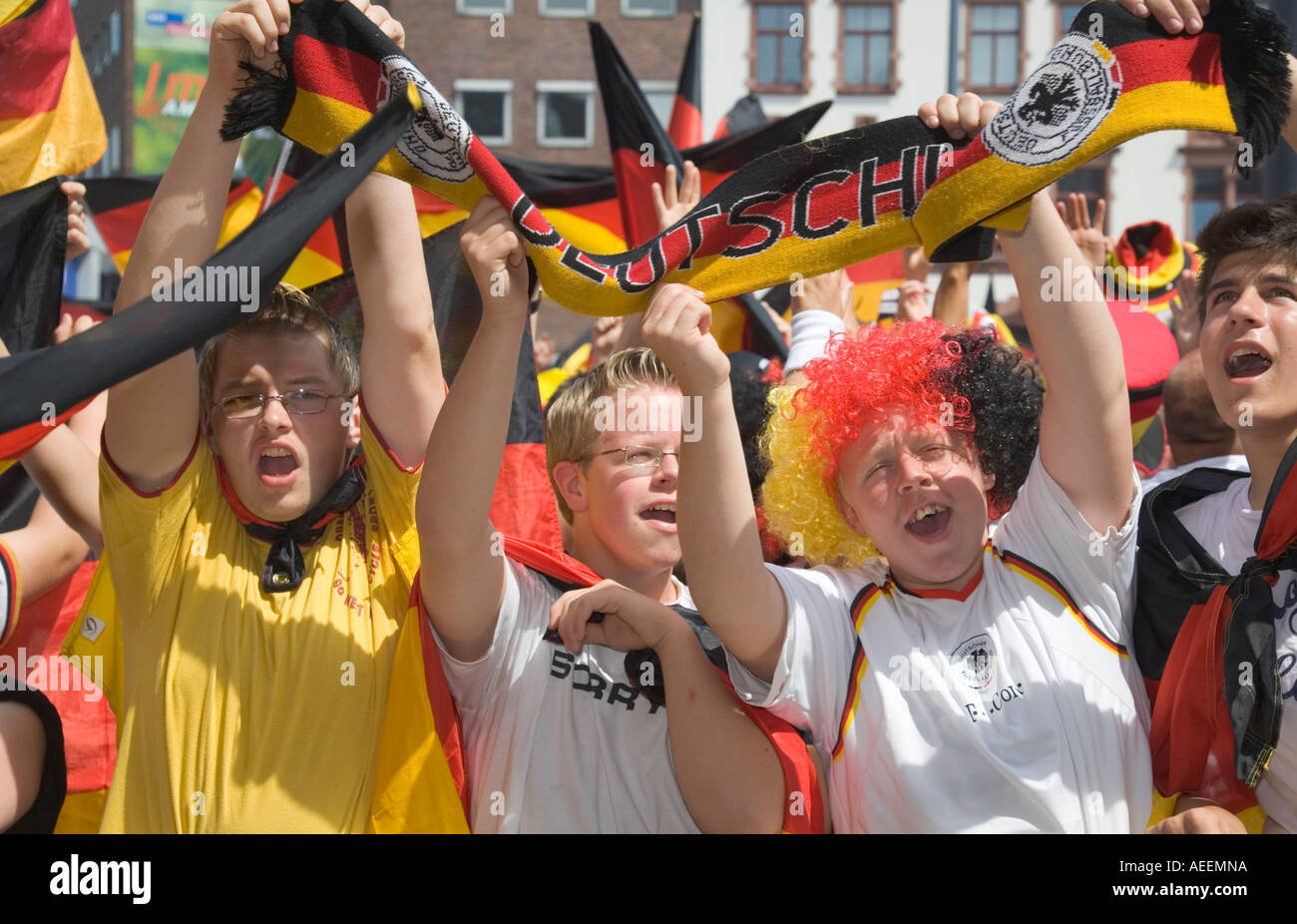 Deutsche Fußball-Fans jubeln in gute Laune auf ein Fußball WM public-Viewing-Veranstaltung in Dortmund Stockfoto