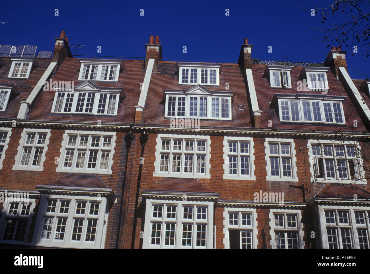 Hornton Street Kensington London W8 England UK Arts Crafts Style Häuser blickte zu Gauben im Dach 1903 Edwardian Stockfoto