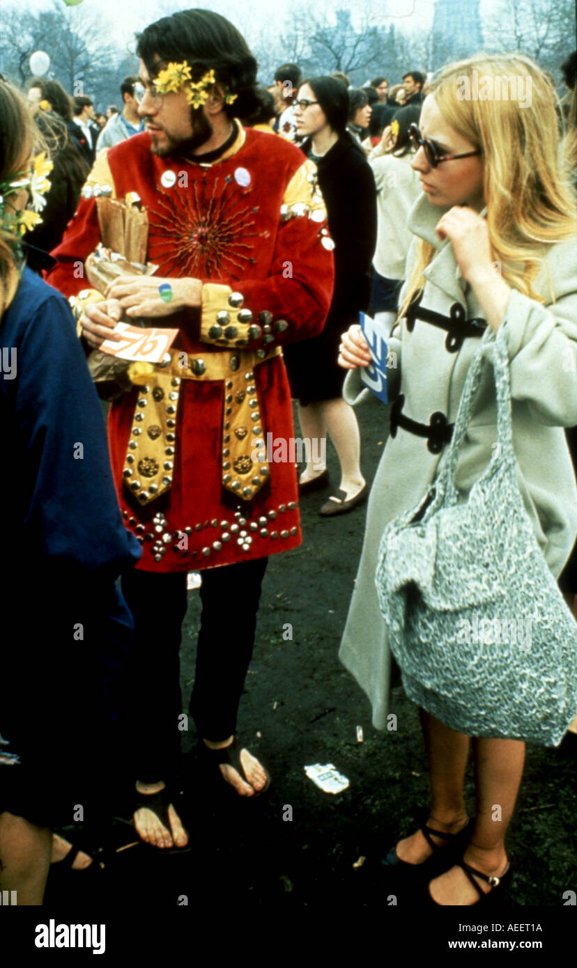 FLOWER-POWER sammeln im Central Park New York ca. 1965 Stockfoto