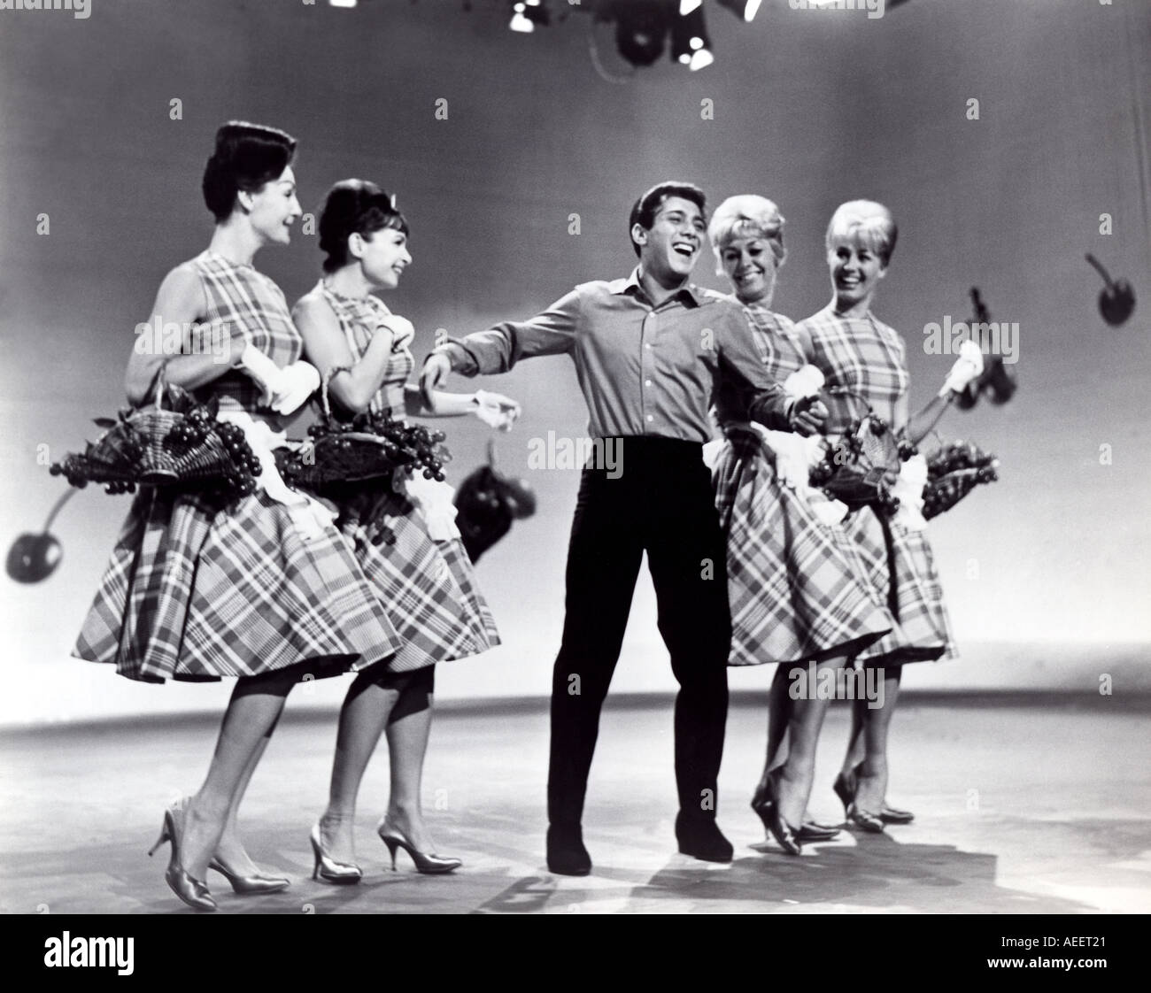 PAUL ANKA auf einer US-TV-show in den 1960er Jahren Stockfoto