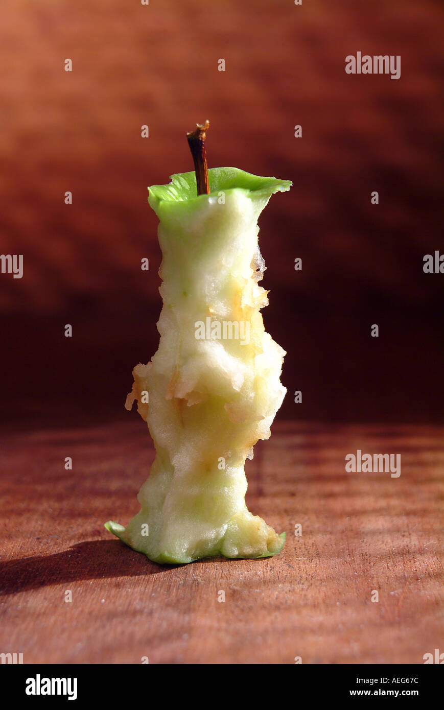 Obst-Gemüse-Apfel-Kern Rest übrig Rest bleibt Diverses Hintergrund Textur Essen Obst gegessen Stockfoto