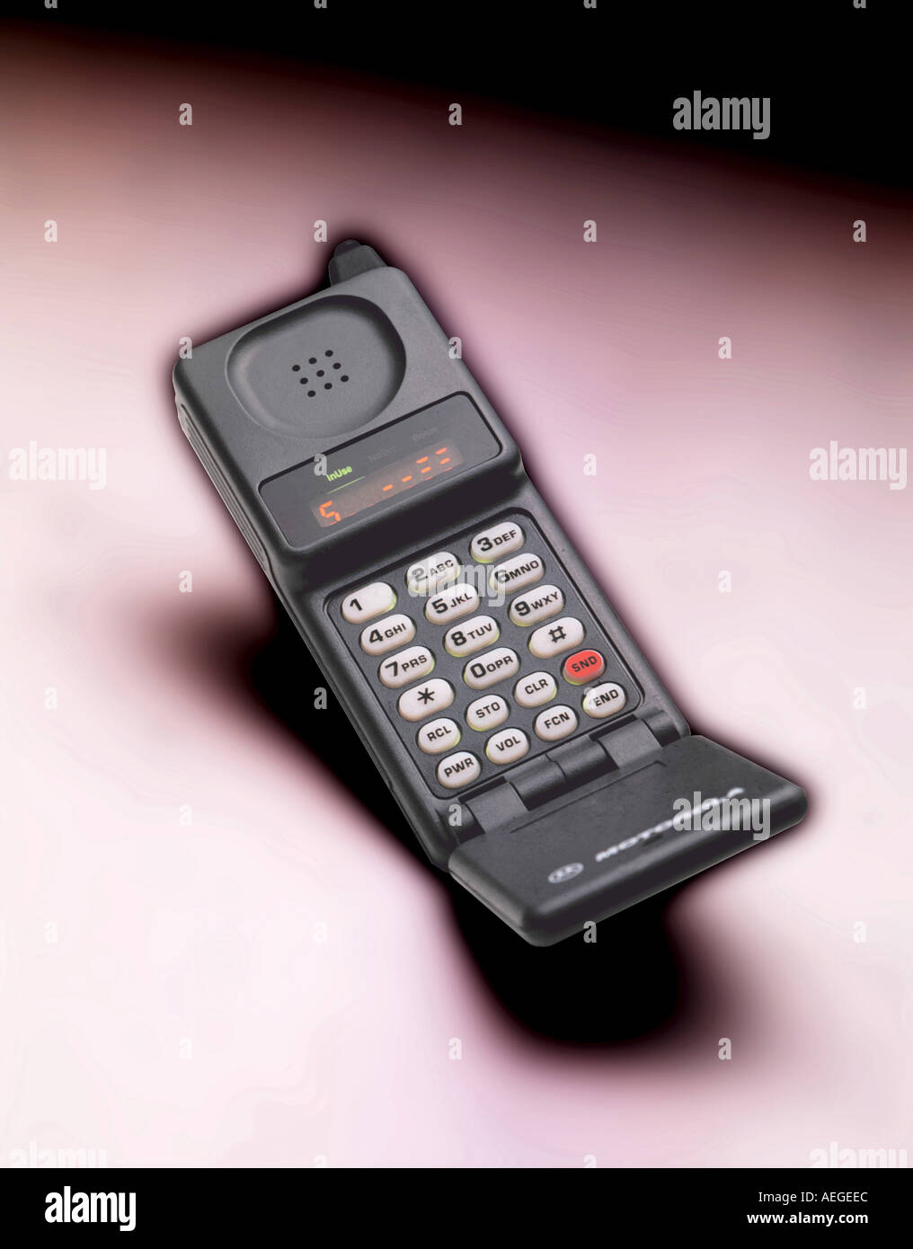 Mobilfunk Handy mobile Motorola veraltete Büromodell flip Tastatur Tasten Gespräch drahtlose konzeptionelle Fernkommunikation Stockfoto