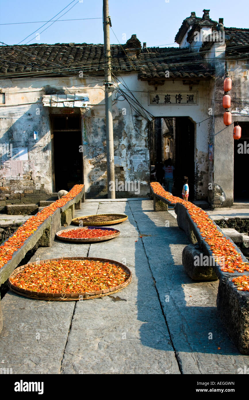 Sonne getrockneten Chili Likeng alten Huizhou Stil Dorf Wuyuan County China Stockfoto