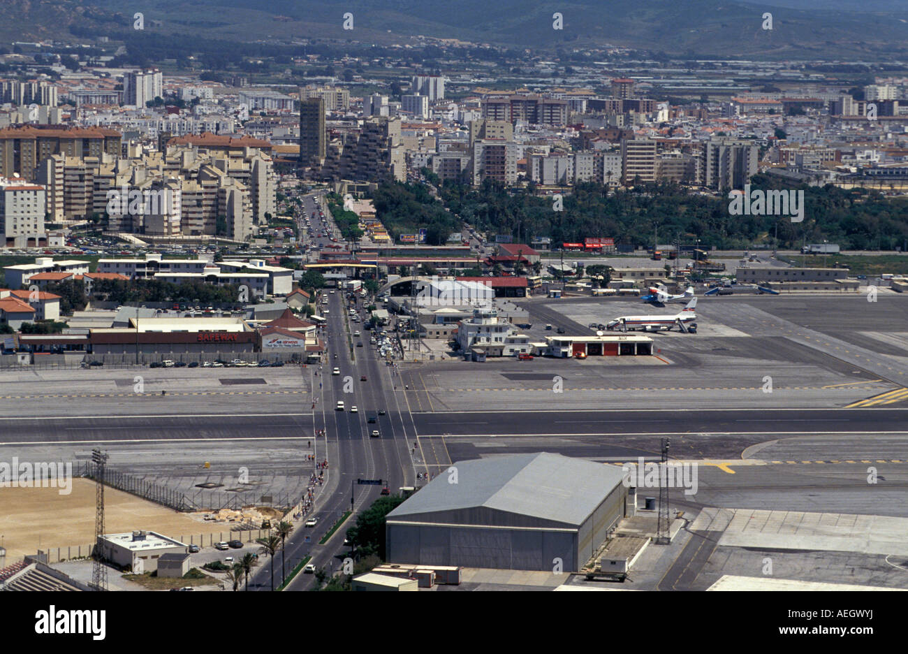 Großbritannien, Gibraltar, Autobahn Kreuzung Flughafen Stockfoto