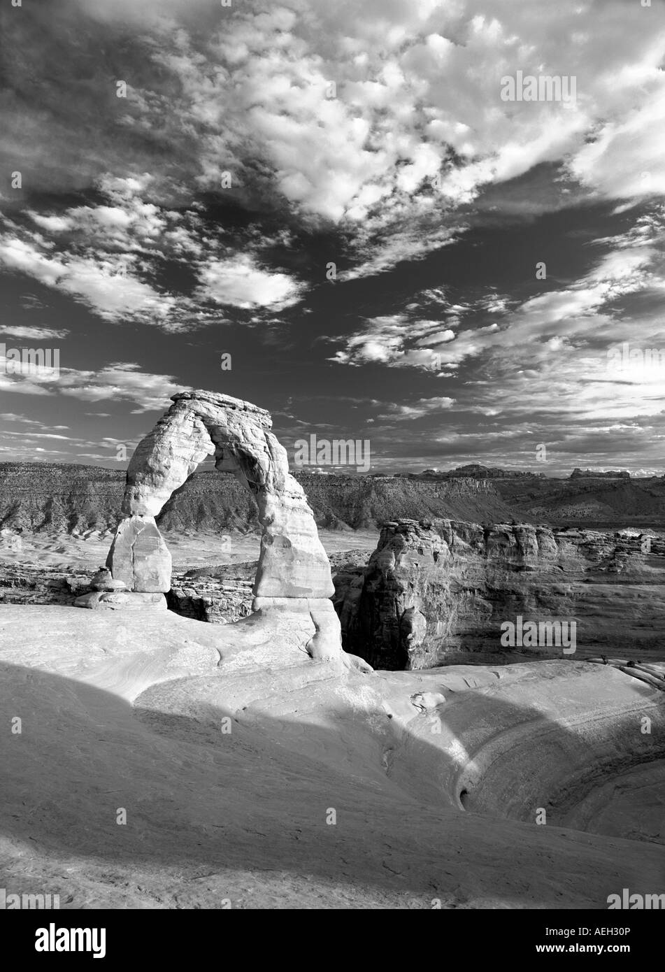 M00313M tiff Delicate Arch und Wolken Arches National Park, Utah Stockfoto