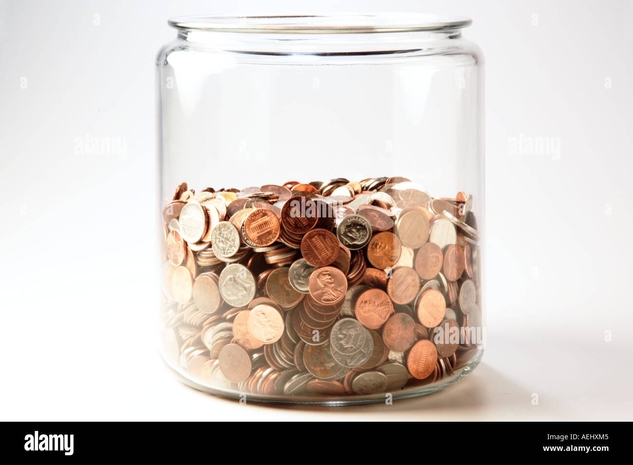 Gespeicherte Münzen in Glas Stockfoto