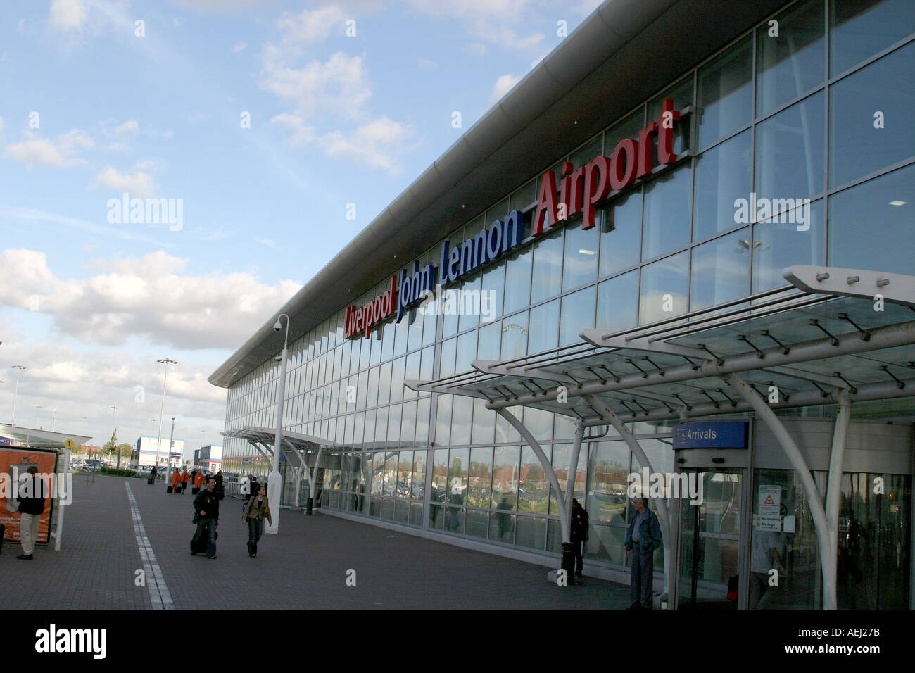 Die Ankunftshalle des Flughafen Liverpool John Lennon Stockfoto