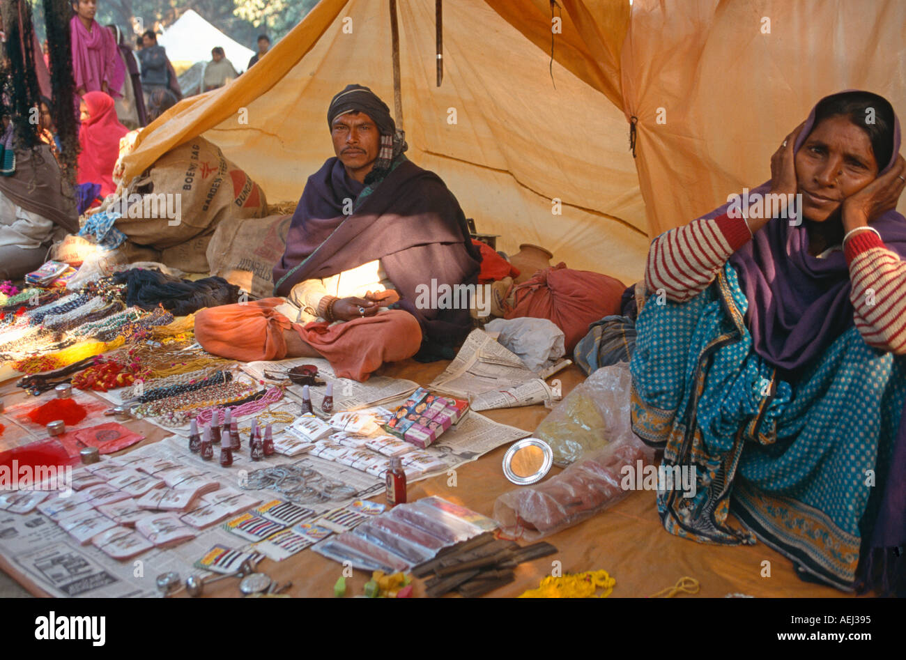 Kleinen Stall zu verkaufen Schmuck und Bindis bei Sonepur Mela, Sonepur, Bihar, Indien Stockfoto