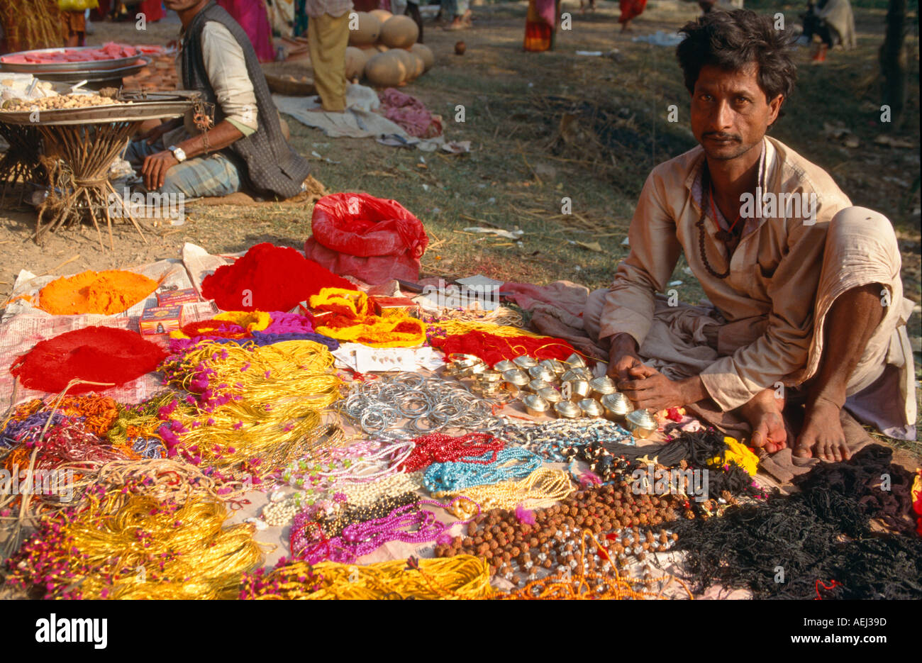 Verkauf Schmuck und Tilak Pulver, Stall, Sonepur Mela, Sonepur, Bihar, Indien Stockfoto