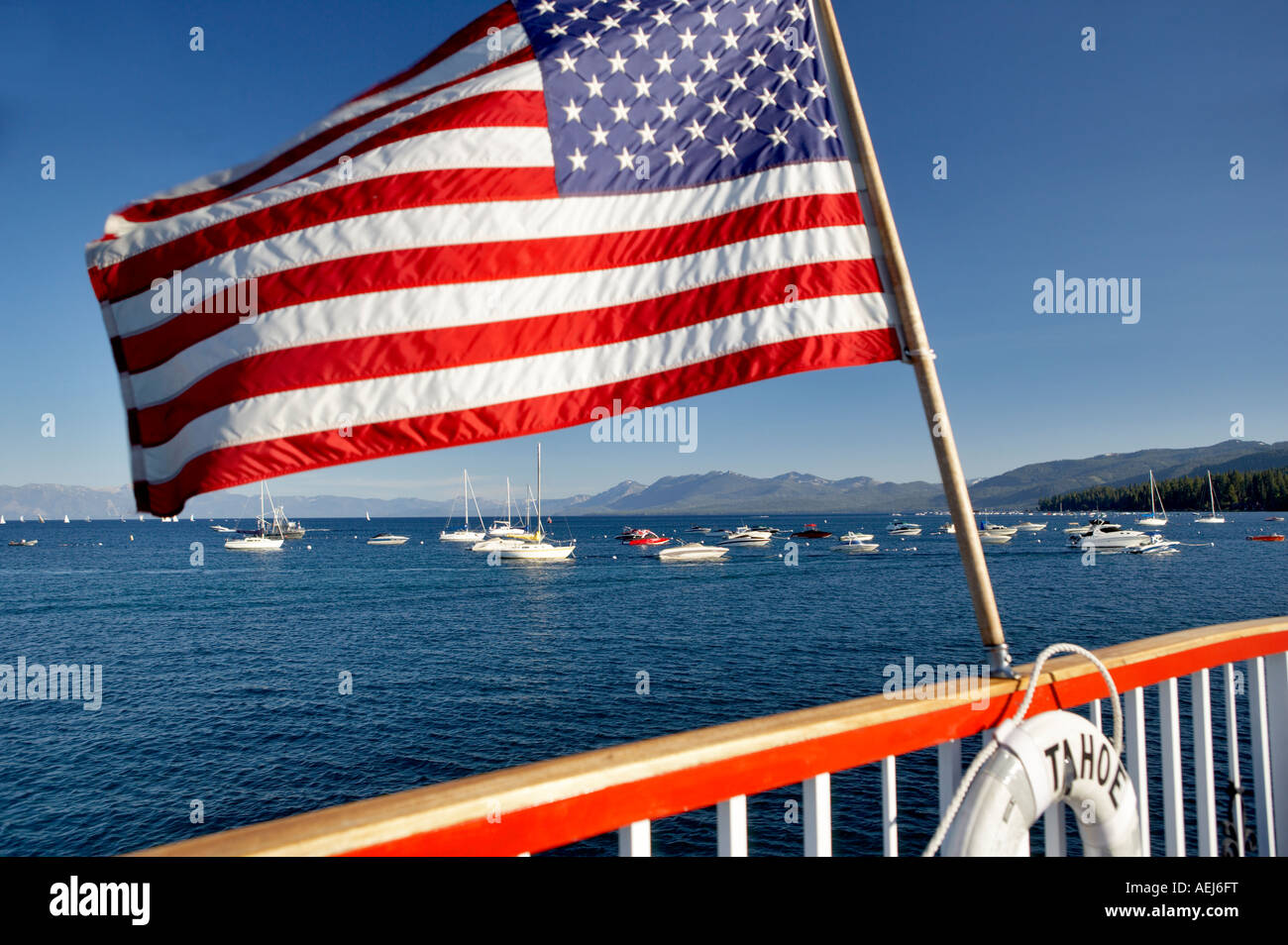 Amerikanische Flagge auf der Rückseite Boot am Lake Tahoe Kalifornien Stockfoto