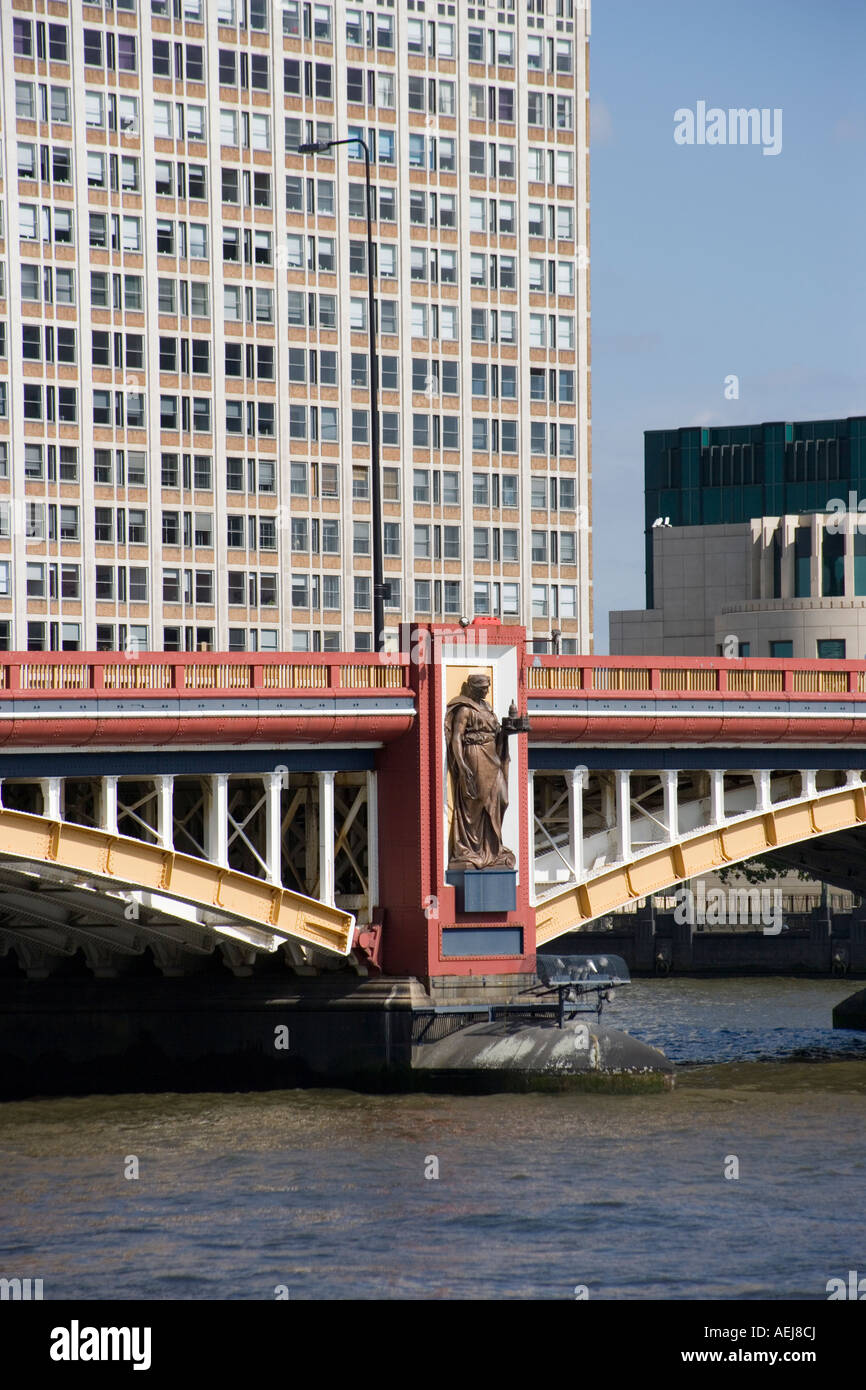 Vauxhall Brücke Fluss Themse London England Stockfoto