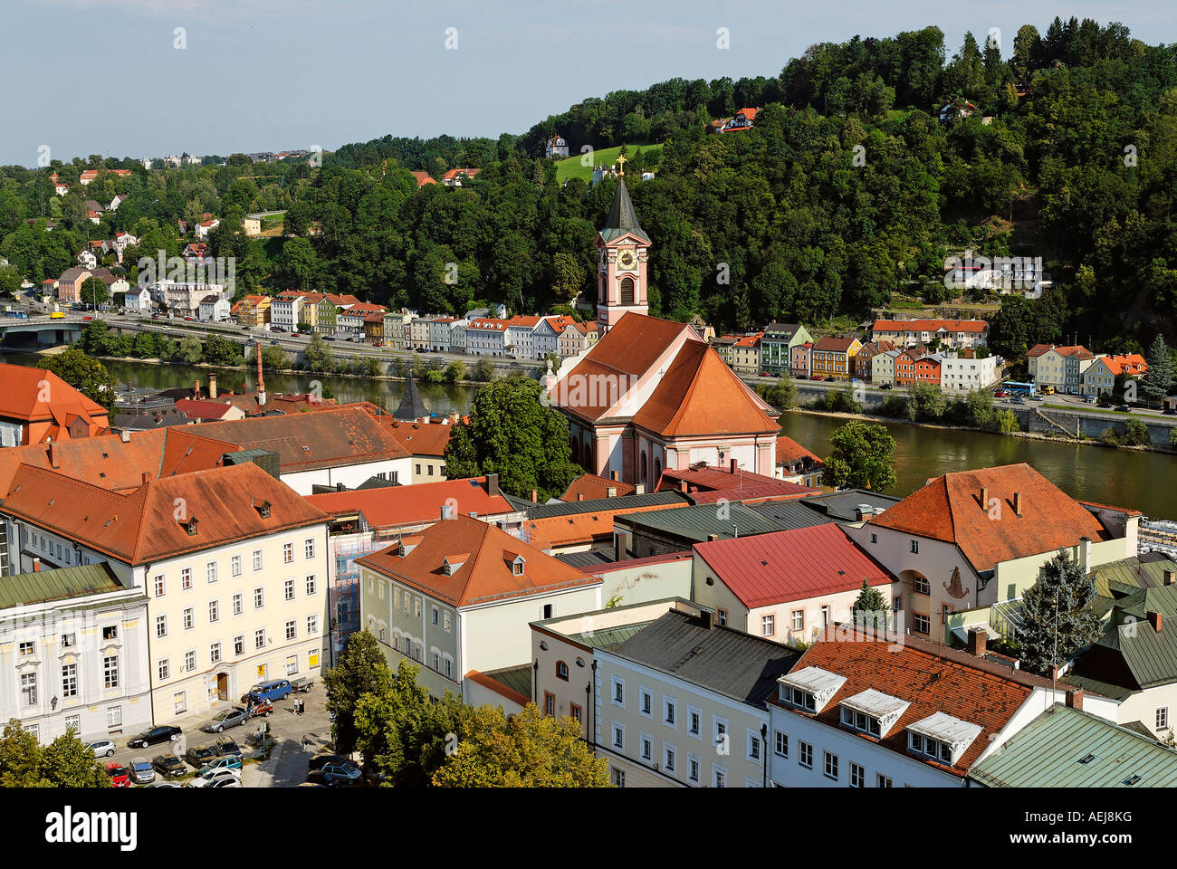Passau untere Bayern Deutschland vom südlichen Turm der Kathedrale, die Donau und die Pfarrkirche St. Paul Stockfoto
