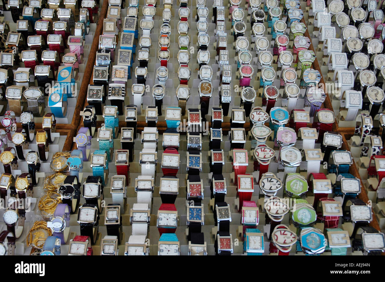 Verkauf-Ständer mit Handgelenk Uhren, Markt, Altea, Costa Blanca, Spanien Stockfoto