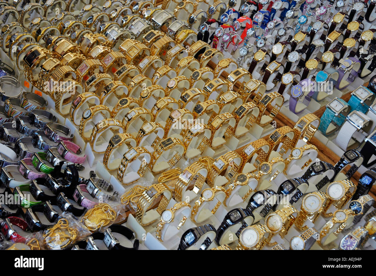Verkauf-Ständer mit Handgelenk Uhren, Markt, Altea, Costa Blanca, Spanien Stockfoto